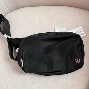 Lululemon everywhere belt bag (NWT)